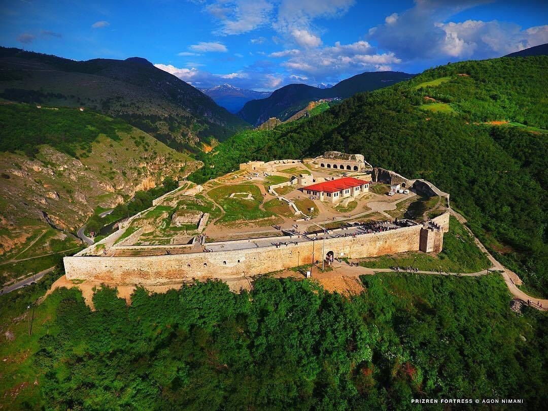 Prizreni bëhet me teleferik për në Kalajën e Qytetit!