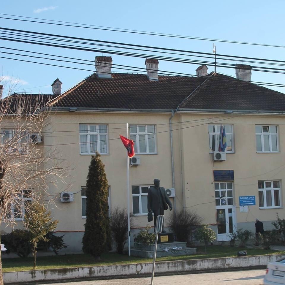Hajnat e bëjnë qyl shtëpinë e familjes Berisha, ua vjedhin 28 mijë euro ‘cash’ 👇🏻