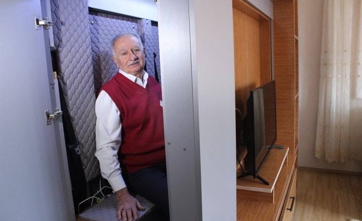 Elektricisti turk shpik kabinën kundër tërmetit me të gjitha brenda