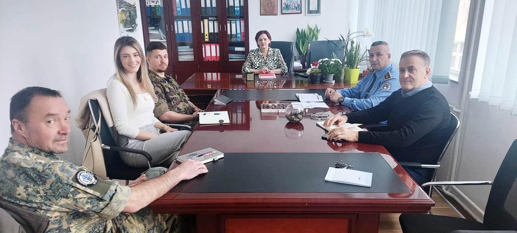 Nënkryetarja Mihrije Suka mbajti takimin e radhës për sigurisë lokale