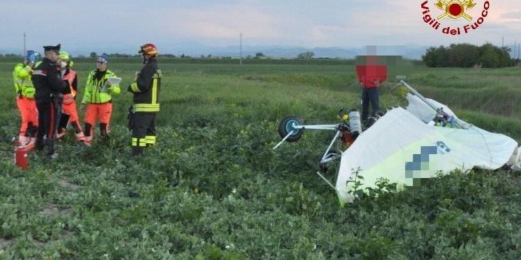 Rrëzohet parashuta  humb jetën 32-vjeçari