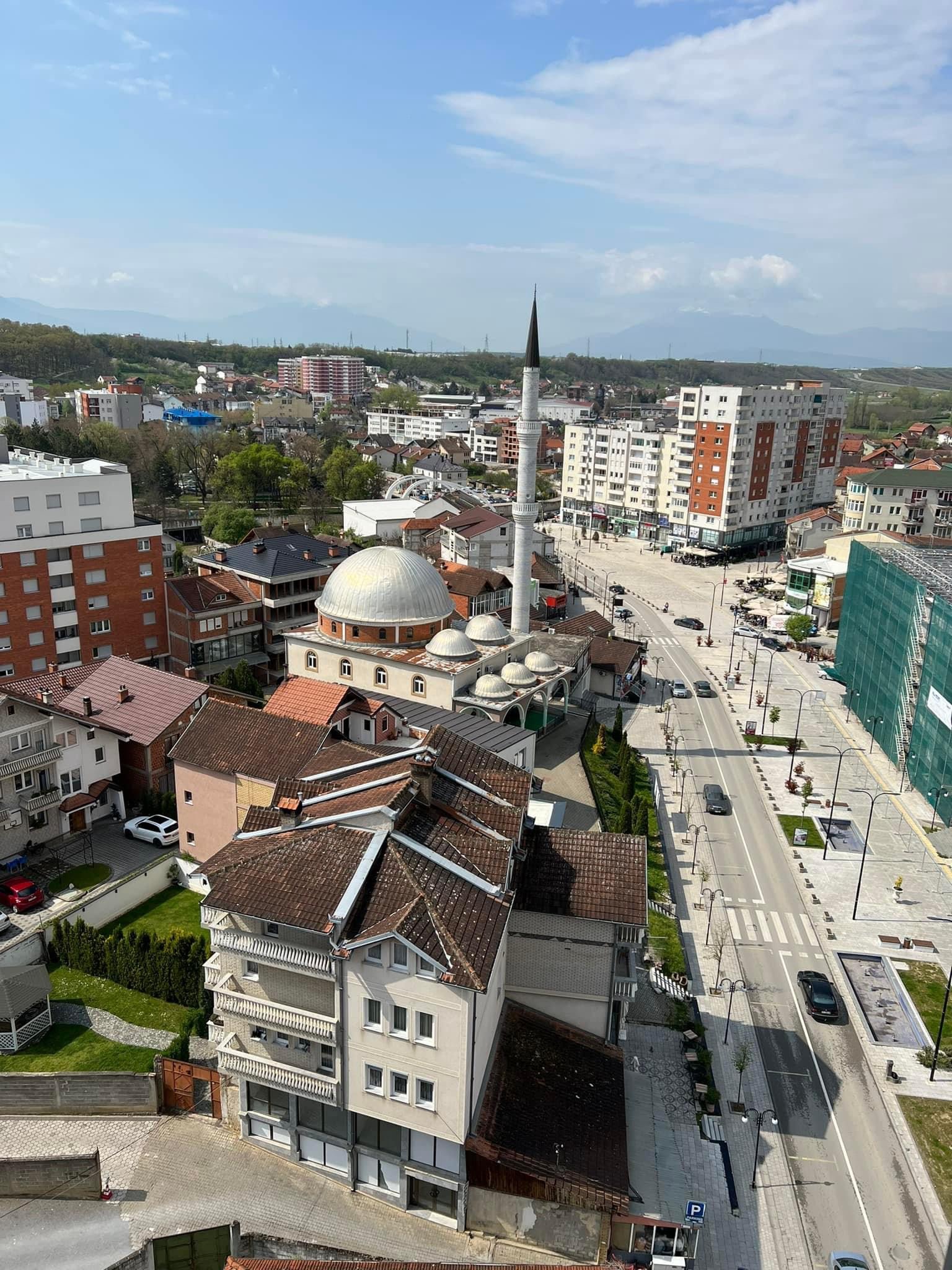 <br />Policia e Kosovës ka arrestuar dy mjekë, dyshohet se kërkuan ryshfet për të kryer ndërhyrje<br />