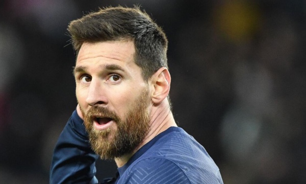 Messi vjen në Barcelonë me familjen e tij, merr me vete 15 valixhe